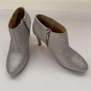 Appeal Silver rhinestone Ankle Boots Sz6.5 New